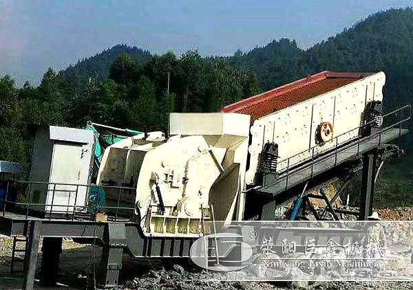 吉林客戶時產200噸柴油流動石頭破碎制沙設備